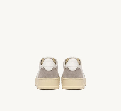 MEDALIST SNEAKERS